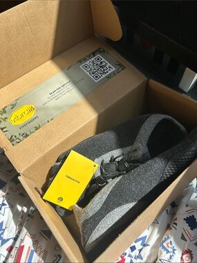BNIB with tags wool vibram women’s shoes and 3 pairs five toe socks